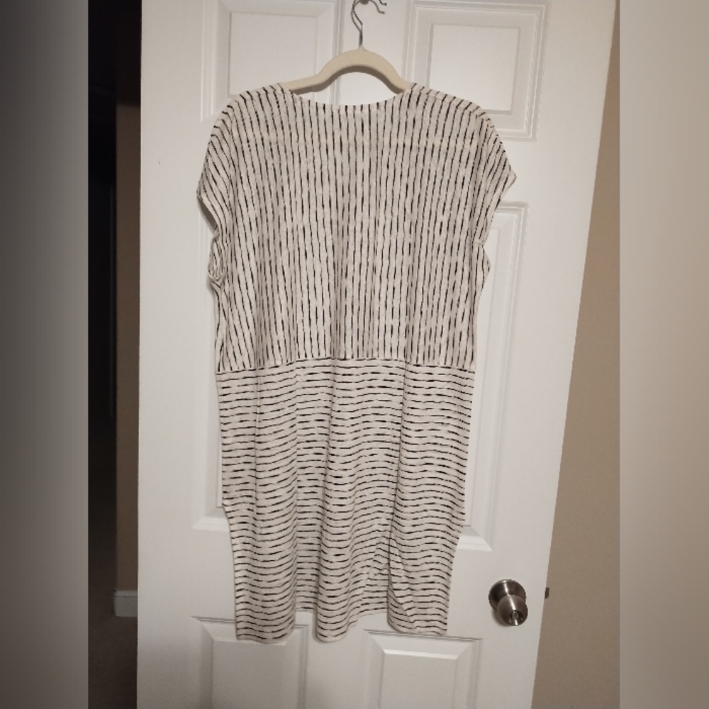 Eileen Fisher Black and White Striped Linen Tunic - Picture 6 of 6
